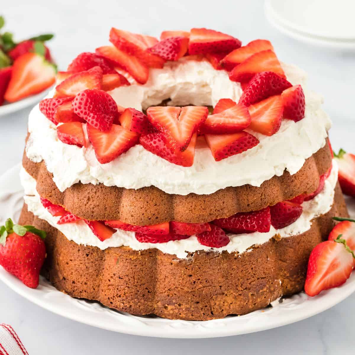 STRAWBERRY DREAM CAKE
